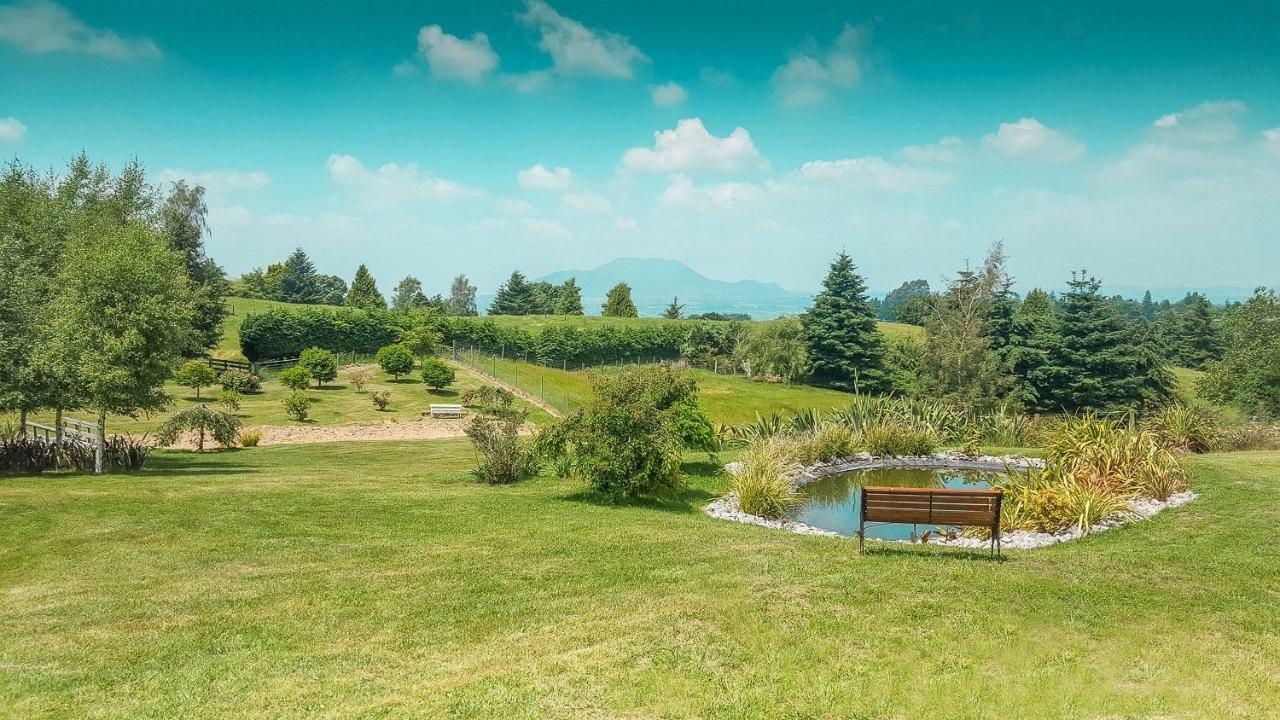 Mountviews Glamping- Retro Caravan Getaway Hotel Taupo Exterior photo